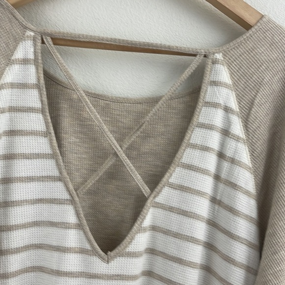 TART REVERSIBLE WHITE AND TAN LONG SLEEVE STRIPE V-NECK BACK SIZE 3X BRAND NEW - Picture 6 of 10